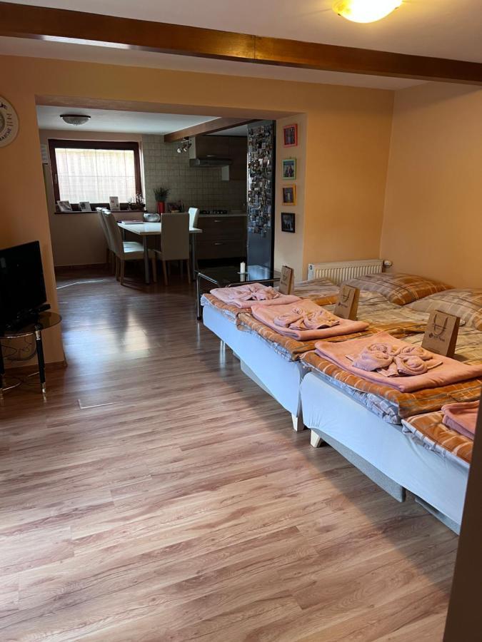 Appartamento Dafinka Banská Bystrica Esterno foto