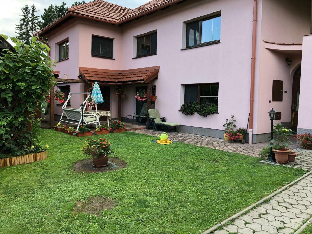 Appartamento Dafinka Banská Bystrica Esterno foto